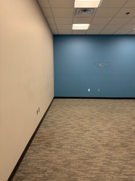 More Photos Of 211 Sioux Point Rd, Dakota Dunes Office For Lease