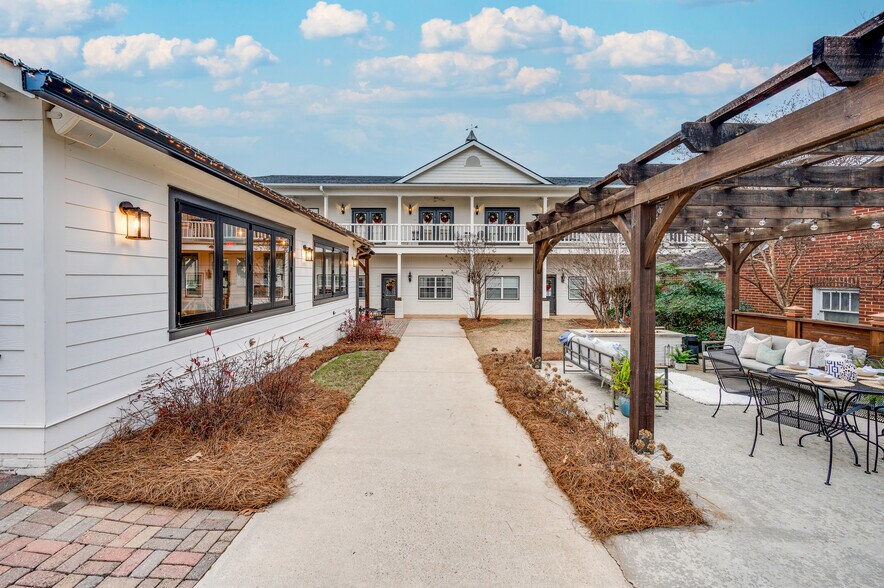 More Photos Of 27 S Park St, Dahlonega Hotel For Sale