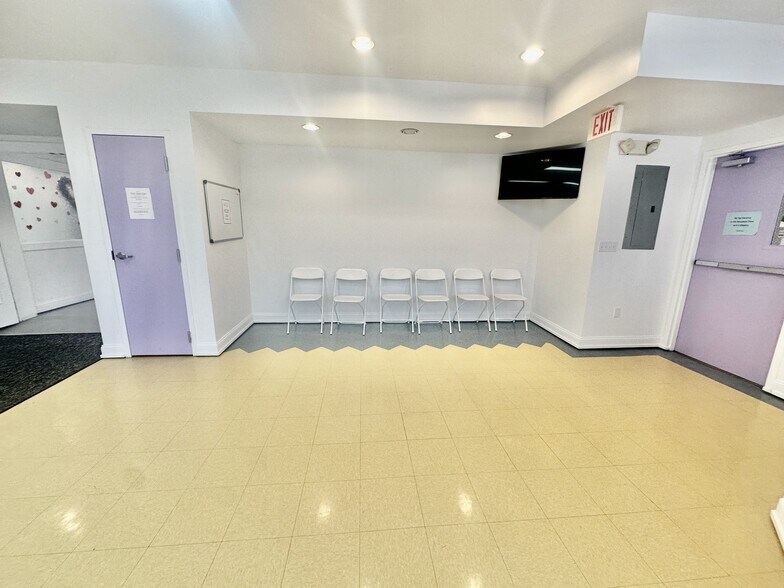 More Photos Of 36 Sherwood Pl, Greenwich Office For Lease