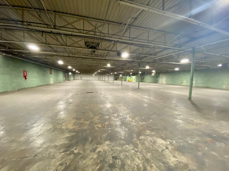 More Photos Of 318 Gidney St, Shelby Warehouse For Lease