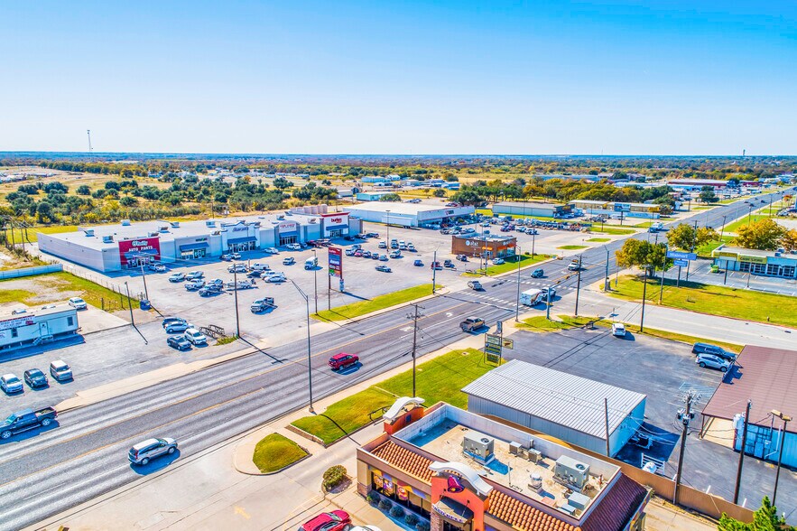 More Photos Of 1405 E Main St, Eastland Storefront For Lease