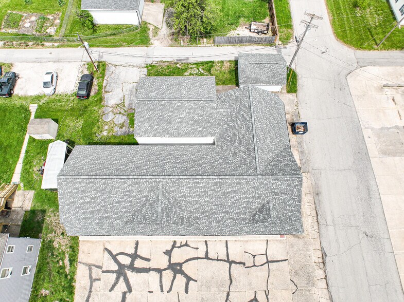 More Photos Of 581 E Cherry St, Troy Freestanding For Sale