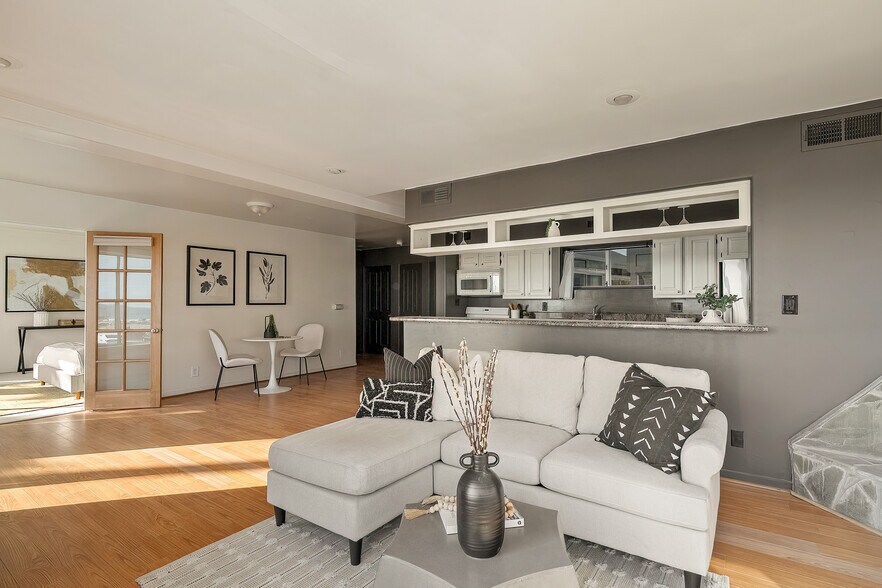 More Photos Of 3111 Ocean Front Walk, Marina Del Rey Apartments For Sale