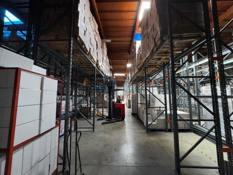 More Photos Of 3330 29th St, Long Beach Distribution For Lease