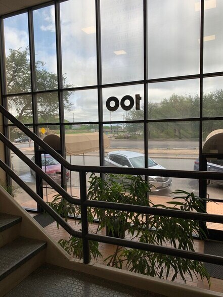 More Photos Of 100 Chestnut St, Abilene Office For Lease