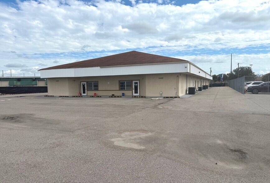 More Photos Of 1242 Market Cir, Port Charlotte Warehouse For Sale