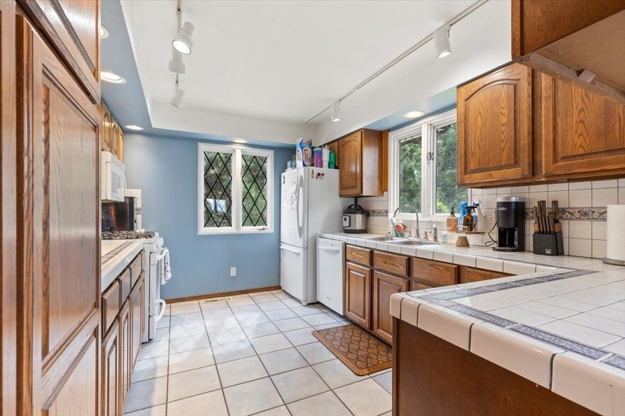 More Photos Of 500 S Bonair Rd, Zillah Winery Vineyard For Sale