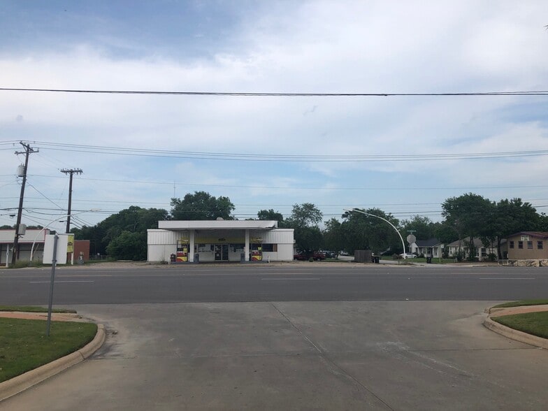 More Photos Of 3611 S Texas Ave, Bryan Service Station For Sale