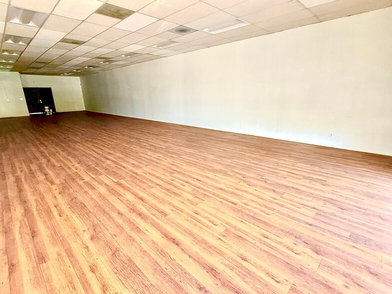 More Photos Of 7902-7912 Foothill Blvd, Sunland Freestanding For Lease