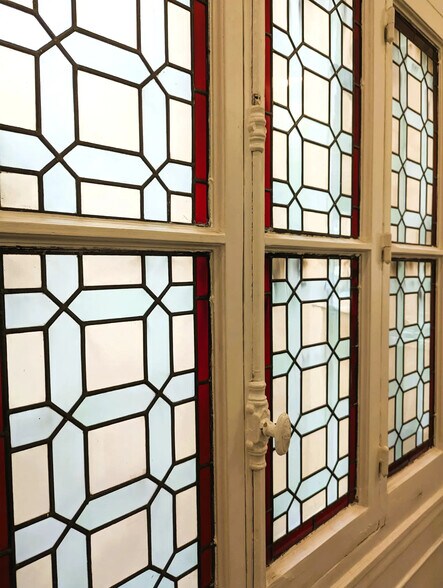 More Photos Of 90 Rue D'Amsterdam, Paris Office For Sale