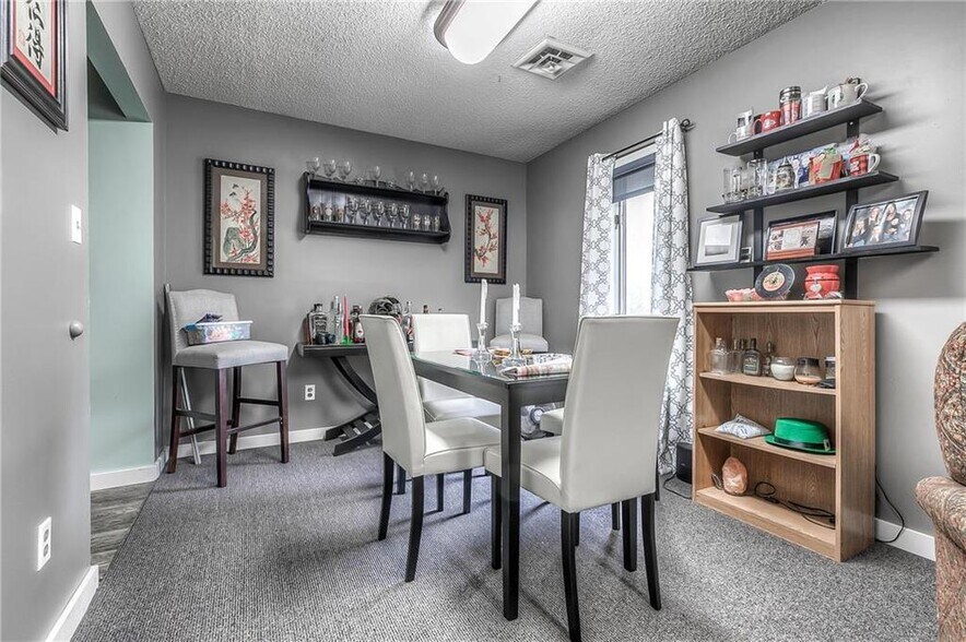 More Photos Of 4 W Monroe St, Buckner Office For Sale