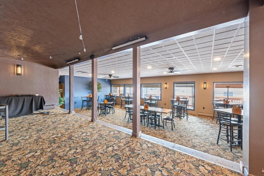 More Photos Of 31 Lakeside Dr, Harveys Lake Restaurant For Sale