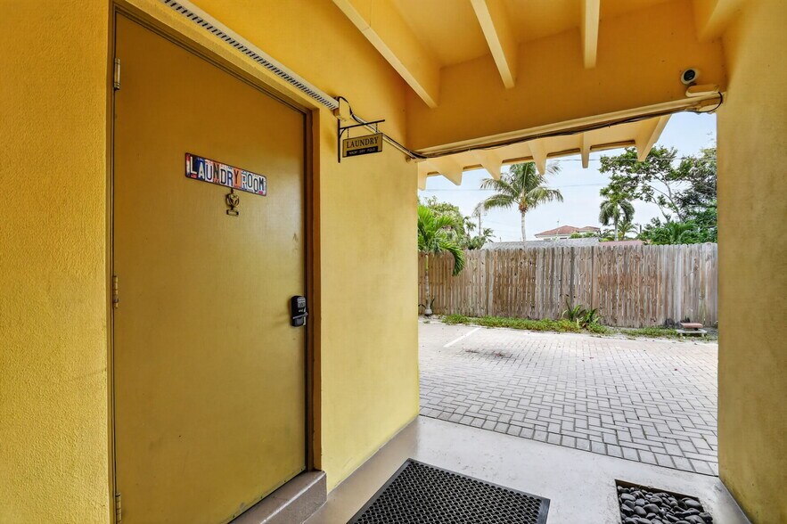 More Photos Of 905 N Federal Hwy, Lake Worth Beach Hotel For Sale