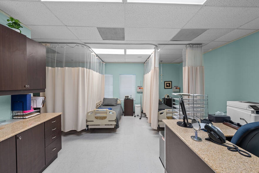 More Photos Of 630 W 34th St, Austin Medical For Lease