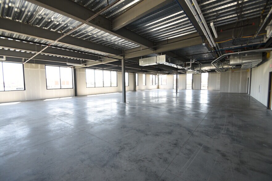 More Photos Of 5651 38th St S, Fargo Office For Lease