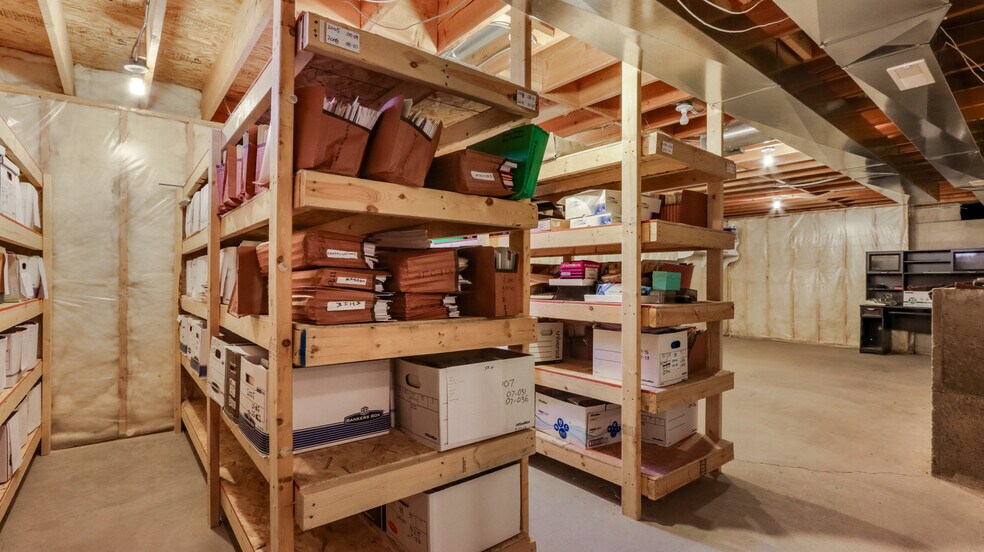 More Photos Of 33 W Cedar St, Chippewa Falls Office For Sale