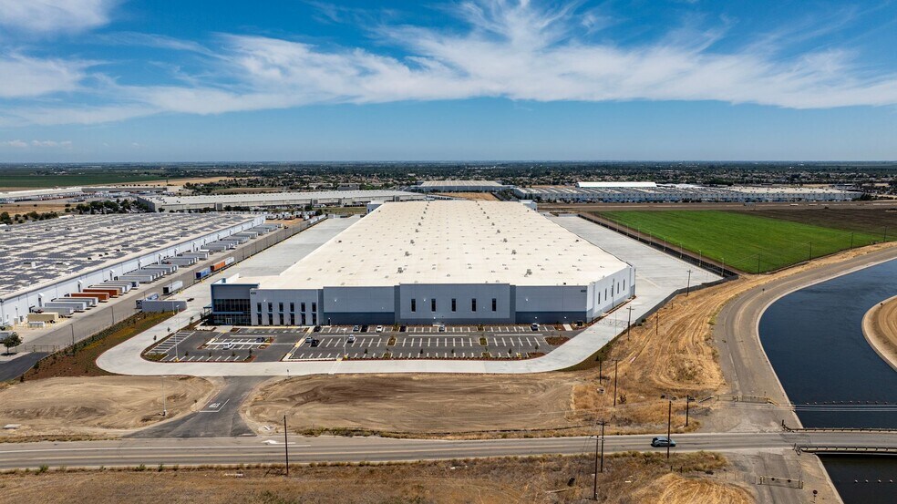 More Photos Of Rogers Rd, Patterson Industrial For Lease