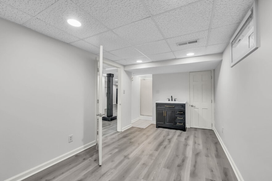 More Photos Of 1543 Madison St, Clarksville Specialty For Sale