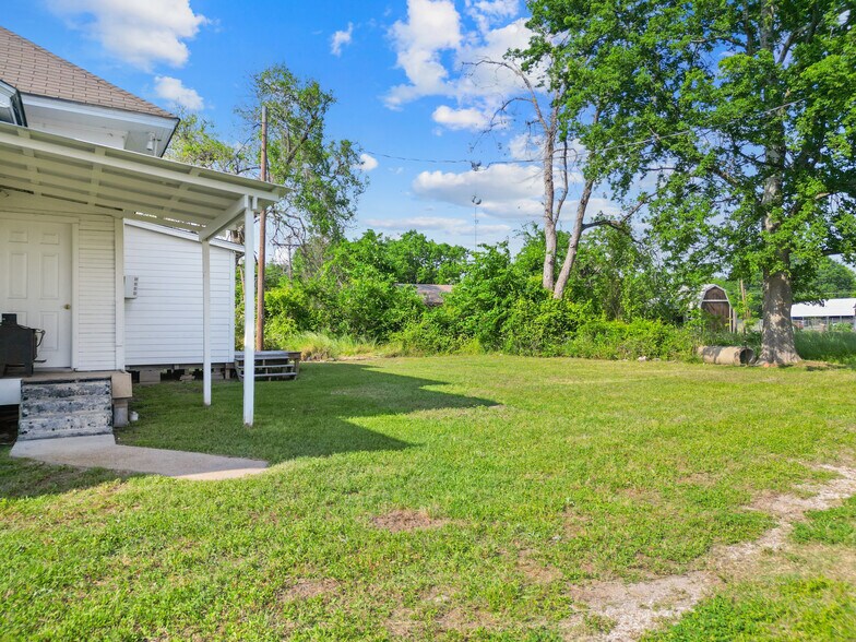 More Photos Of 327 S Robb St, Trinity Specialty For Sale