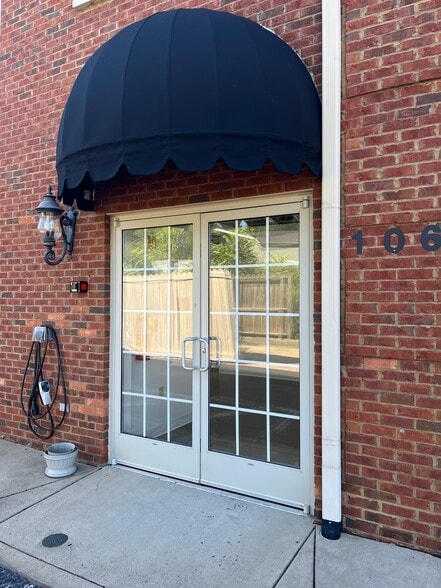 More Photos Of 106 Duke St, Ashland City Office For Lease