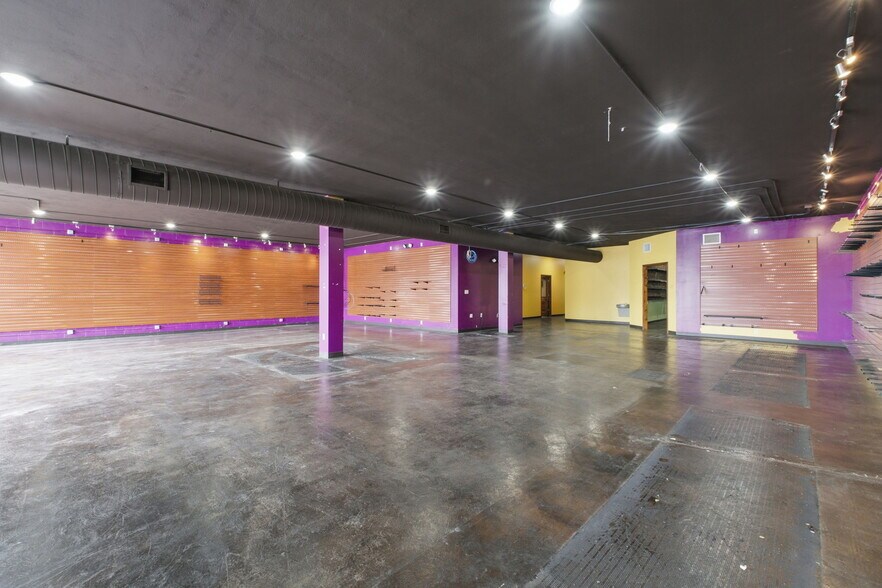 More Photos Of 1445 S Glenstone Ave, Springfield General Retail For Lease