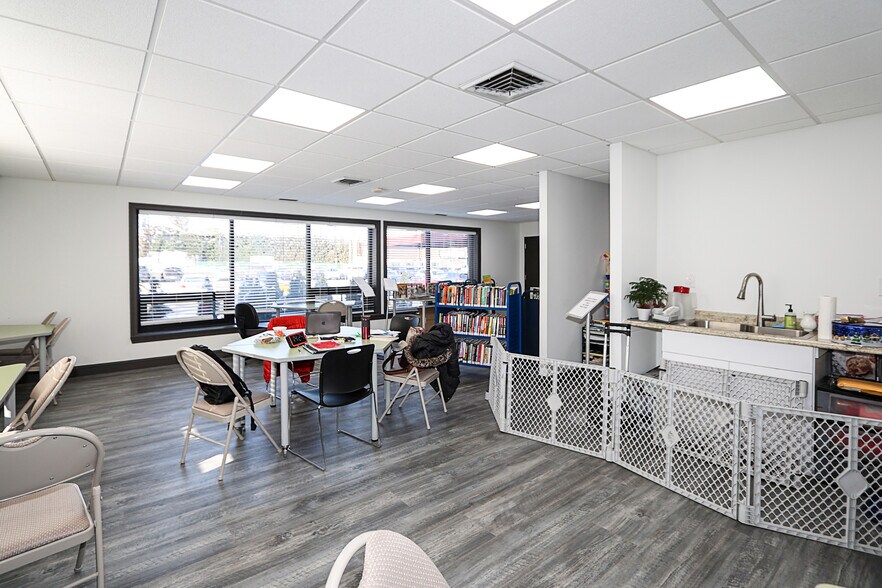 More Photos Of 40 Railroad Ave, Glen Head Flex For Lease