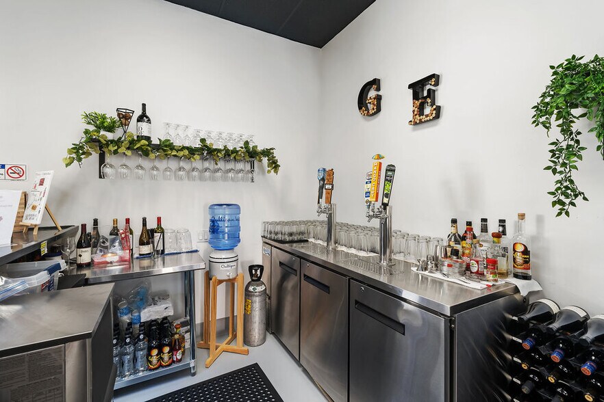 More Photos Of 8115-8149 El Camino Real, Atascadero Storefront Retail Office For Lease