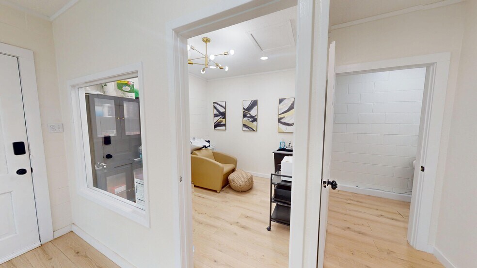 More Photos Of 1404 S Bridge St, Brady Loft Creative Space For Sale