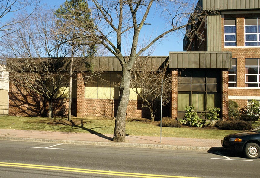 More Photos Of 64 Mountainview Blvd, Wayne Medical For Lease