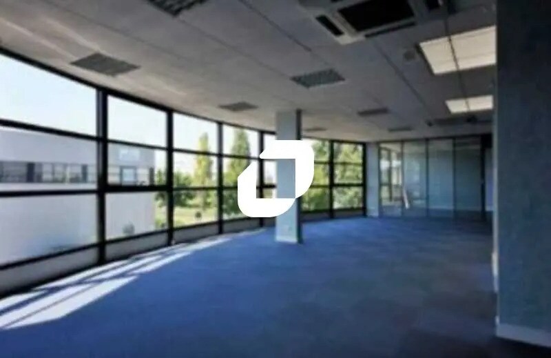 More Photos Of 3 Rue Du Groupe Manoukian, Élancourt Light Manufacturing For Lease