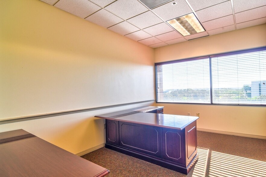 More Photos Of 1150 Cleveland St, Clearwater Office For Lease