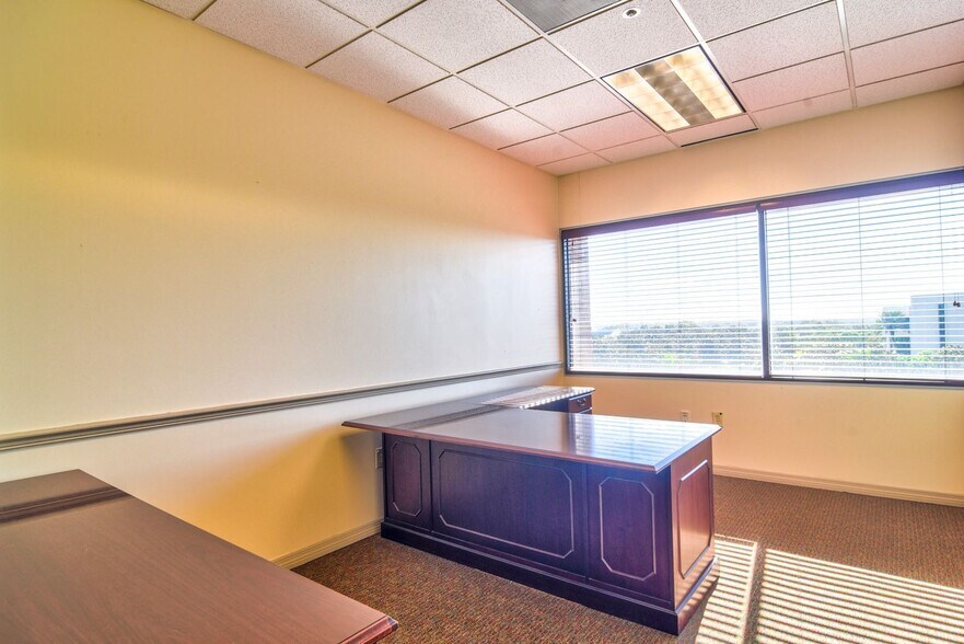 More Photos Of 1150 Cleveland St, Clearwater Office For Lease