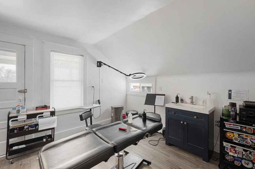 More Photos Of 3826 W Broadway Ave, Minneapolis Medical For Sale