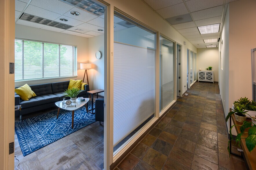 More Photos Of 296 SW Columbia St, Bend Office For Sale