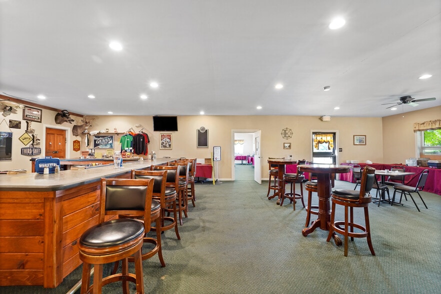 More Photos Of 60 Lake Lorain Rd, Poyntelle Restaurant For Sale