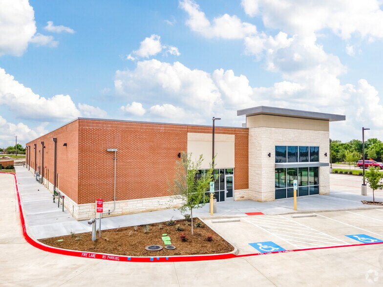 More Photos Of 2401 Little Elm Pkwy, Little Elm General Retail For Lease