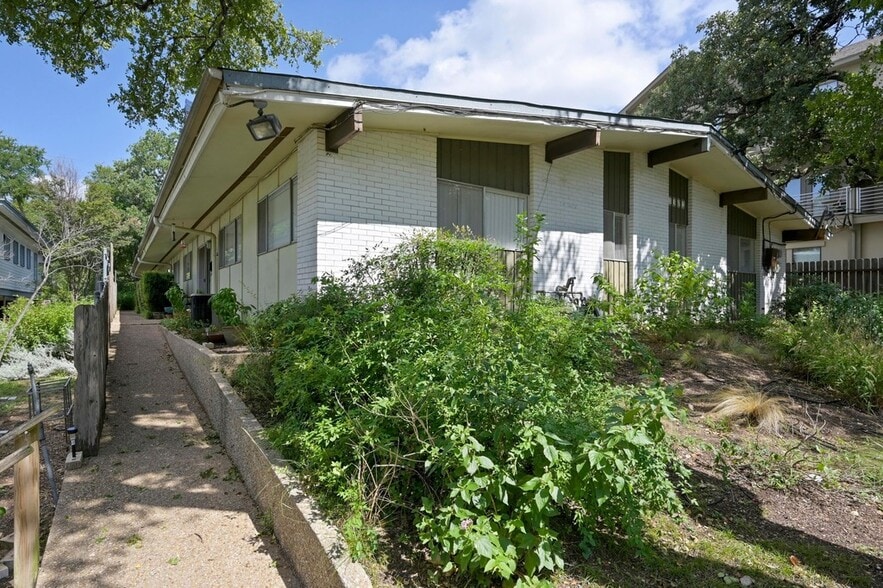 More Photos Of 1302 Norwalk Ln, Austin Apartments For Sale