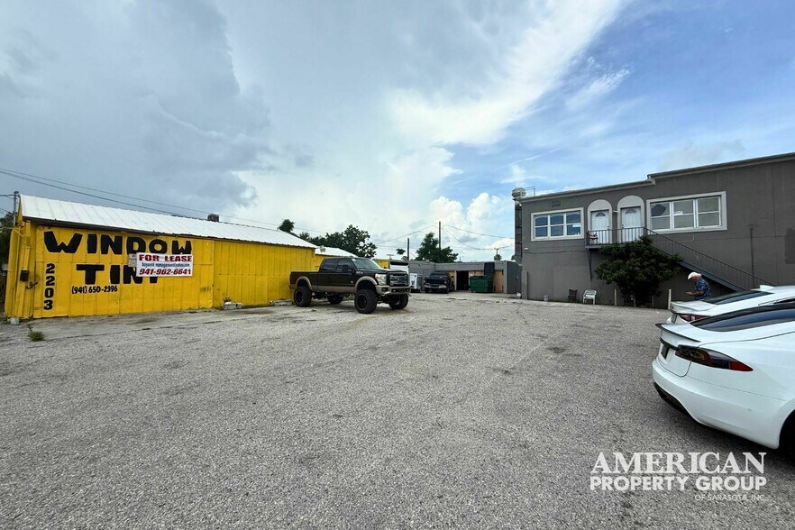 More Photos Of 2203 9th St W, Bradenton Restaurant For Sale