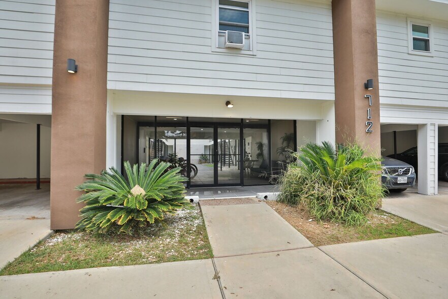 More Photos Of 712 Ball St, Galveston Apartments For Sale