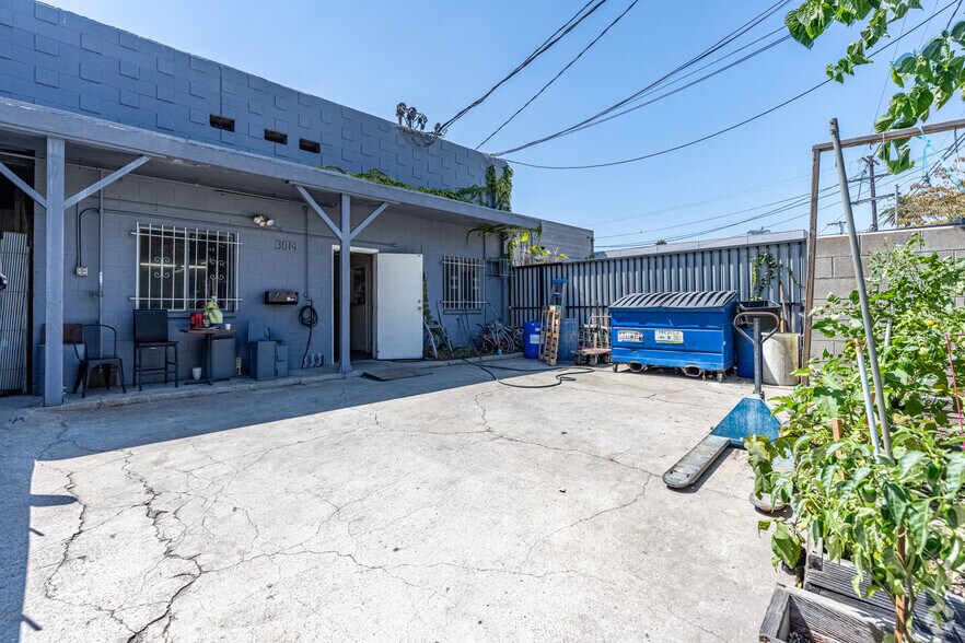More Photos Of 3014 N Coolidge Ave, Los Angeles Warehouse For Lease