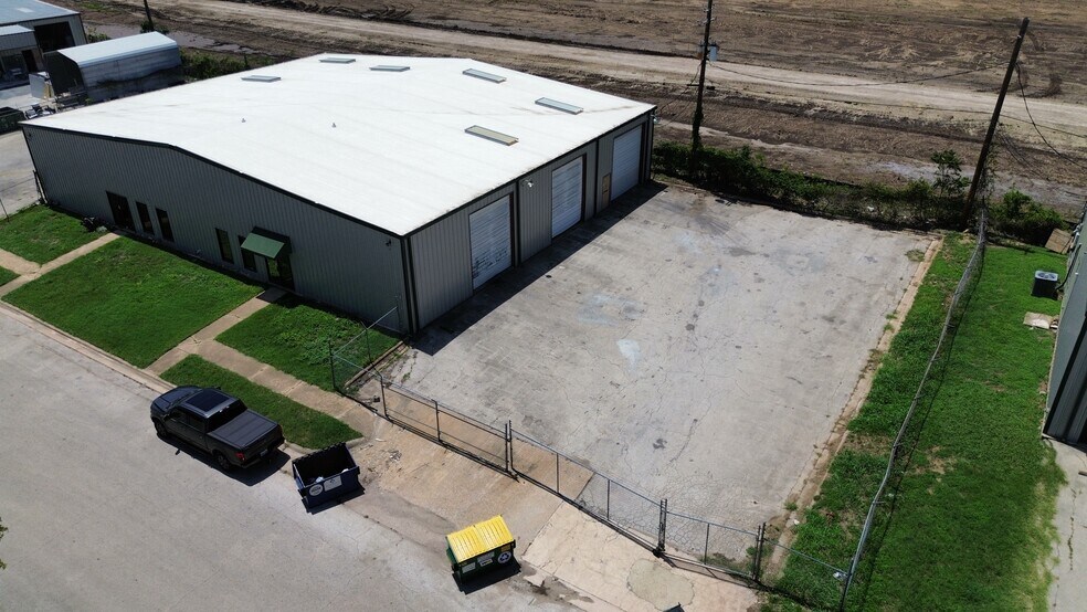 More Photos Of 4232 Felter Ln, Austin Warehouse For Lease
