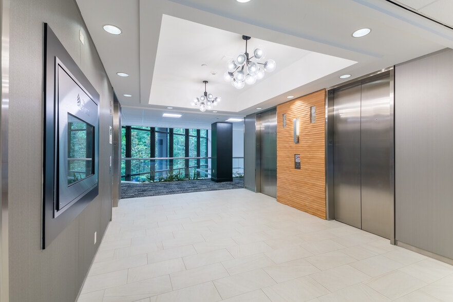 More Photos Of 500 Northridge Rd, Atlanta Office For Lease