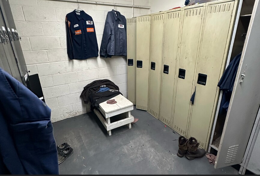 More Photos Of 635 Viox Dr, Erlanger Service For Sale