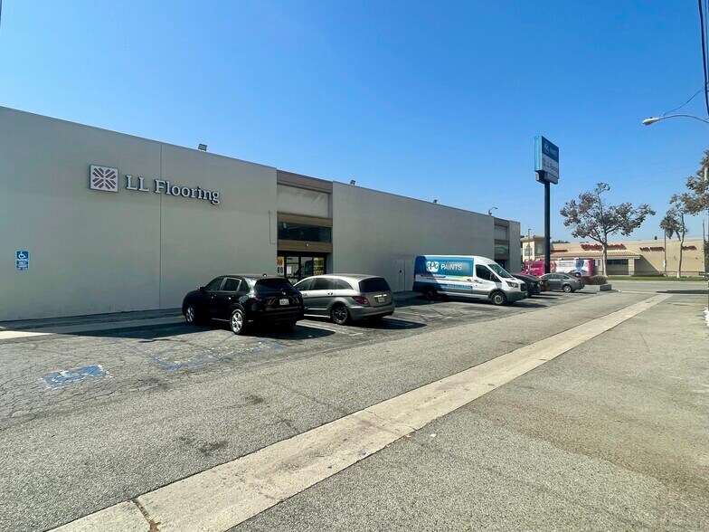 More Photos Of 5830-5832 Lakewood Blvd, Lakewood Freestanding For Lease