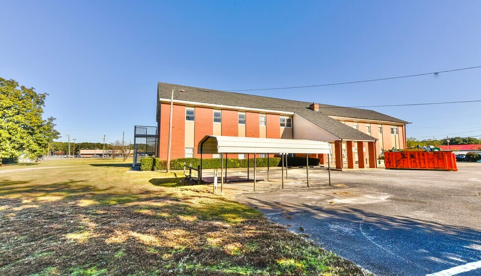 More Photos Of 3901 Raeford Rd, Fayetteville Religious Facility For Lease