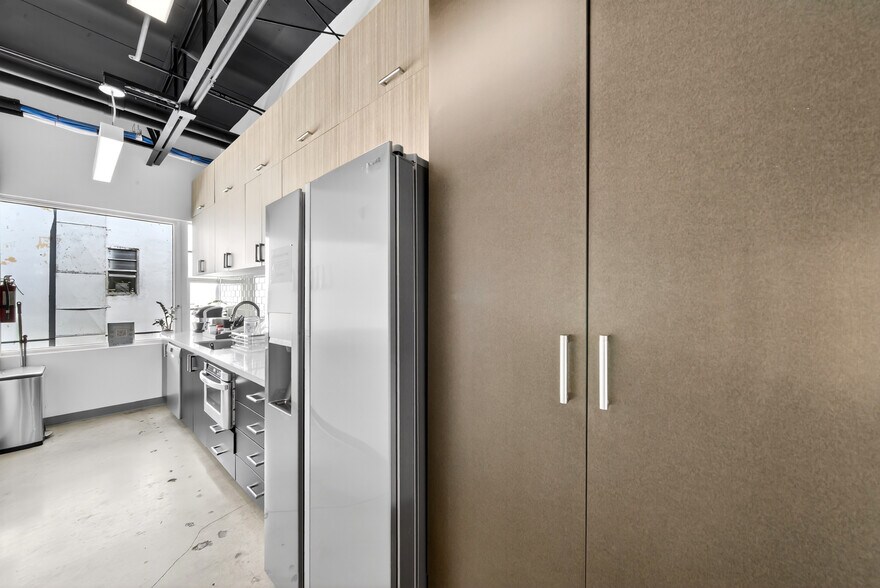 More Photos Of 7630 Biscayne Blvd, Miami Office For Lease