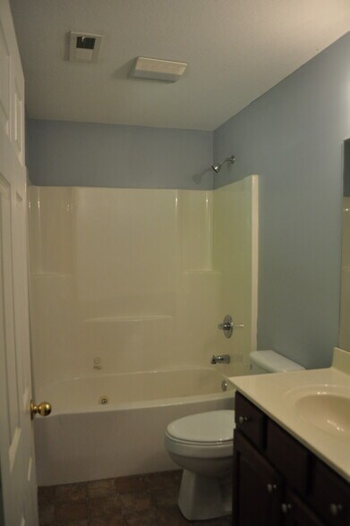 More Photos Of 6447 Rutledge Pike, Knoxville Office For Sale