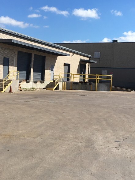 More Photos Of 11418 Reeder Rd, Dallas Warehouse For Lease