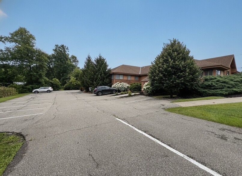 More Photos Of 1000 Ohio Pike, Cincinnati Office For Lease