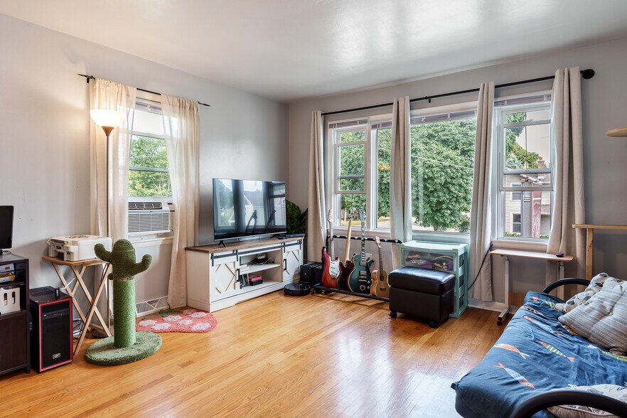 More Photos Of 1321 W Court St, Janesville Apartments For Sale